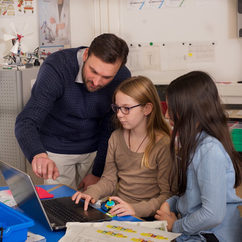 Bernd Müller, Gründer der Junior Akademie mit den Digital Natives von morgen