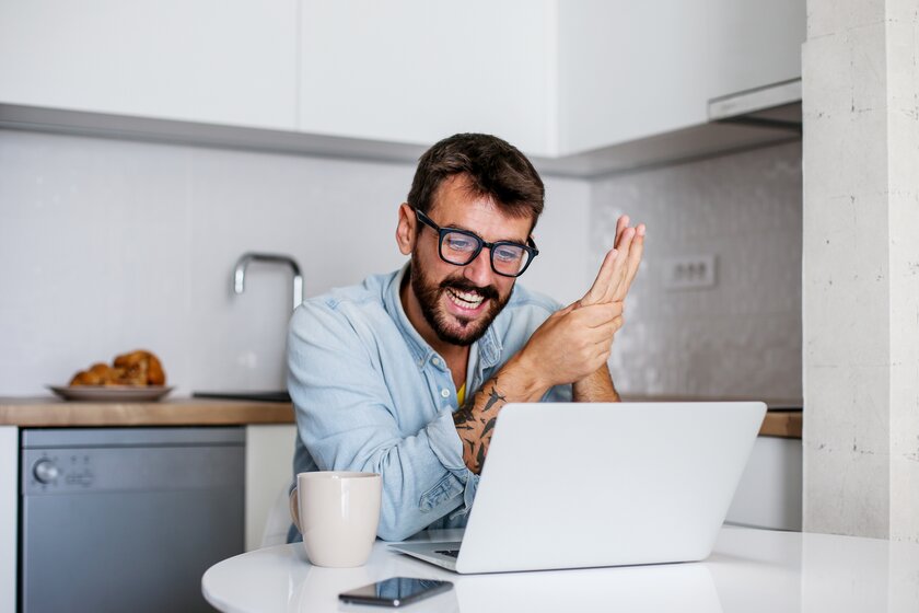 Webinare: Unternehmensnachfolge, Cyberkriminalität, Fachkraftbindung Webinare: Unternehmensnachfolge, Cyberkriminalität, Fachkraftbindung