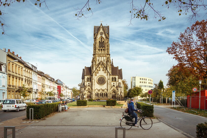 Blick auf historisches Denkmal in der Krefelder Innenstadt.