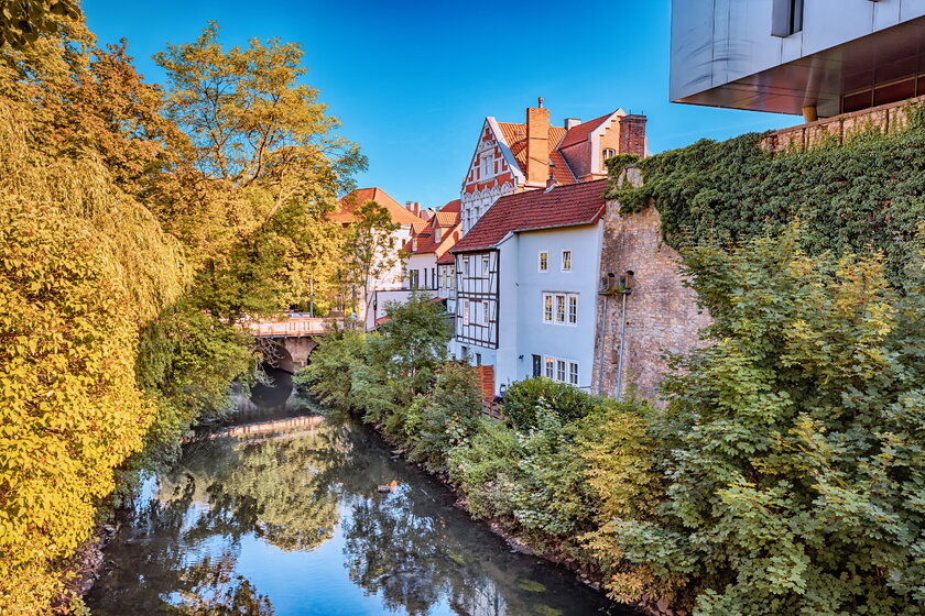 Alte Bruecke ueber den Fluss Hase in Osnabruecker Altstadt.