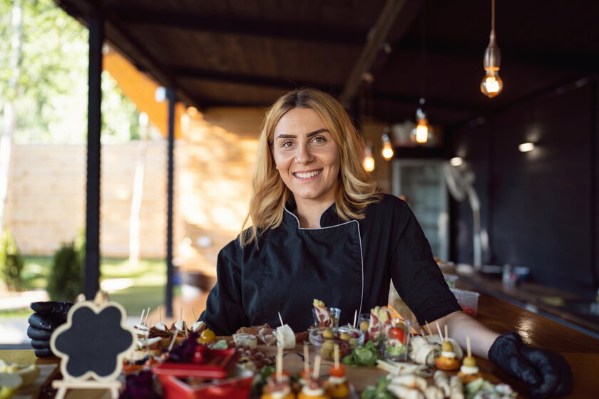 Bild Catering-Service Chef bei der Zubereitung von Finger Food.
