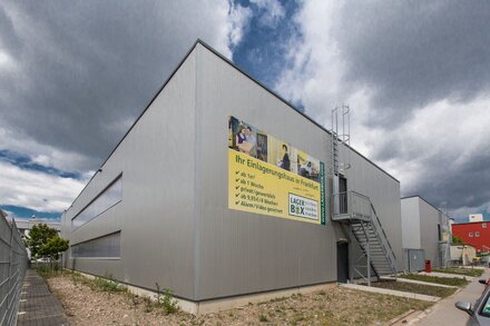 Von außen unterscheiden sich die Standorte der Lagerbox, die Ausstattung ist bundesweit einheitlich.